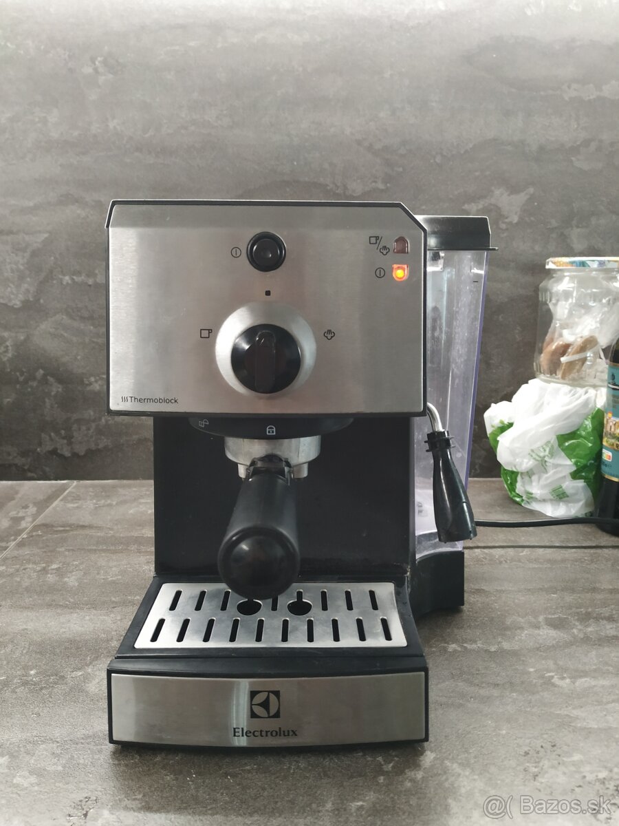 Kávovar Espresso Electrolux Easy EEA 111