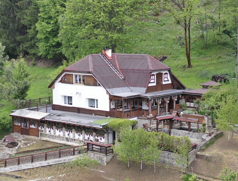 Na predaj jedinečné rodinné sídlo v prekrásnej prírode obce
