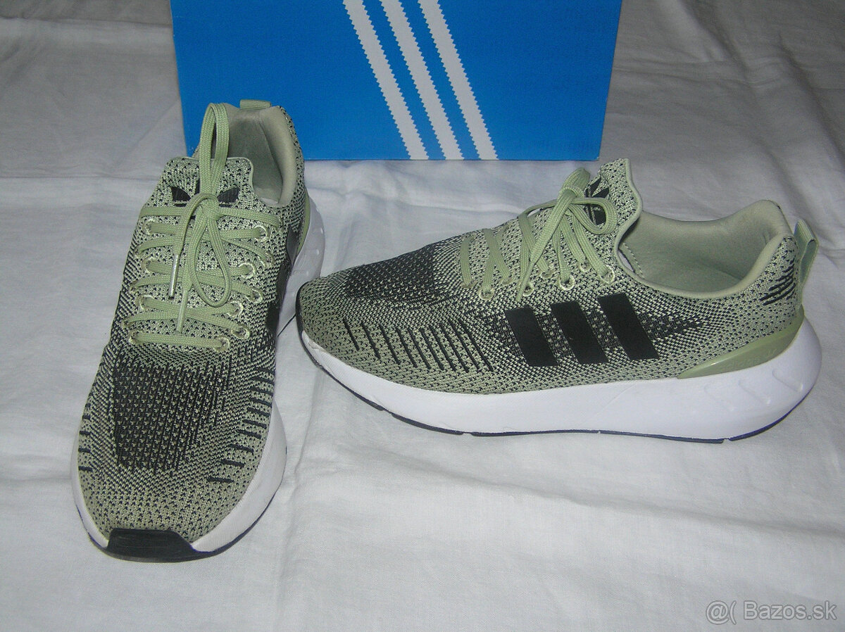 Pekné tenisky Adidas Swift Run 22
