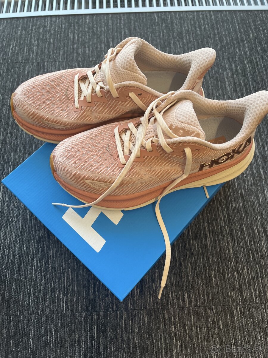 Botasky Hoka