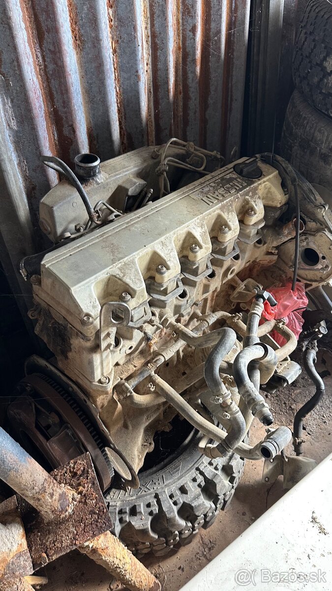Patrol y60 motor blok hlava 2.8