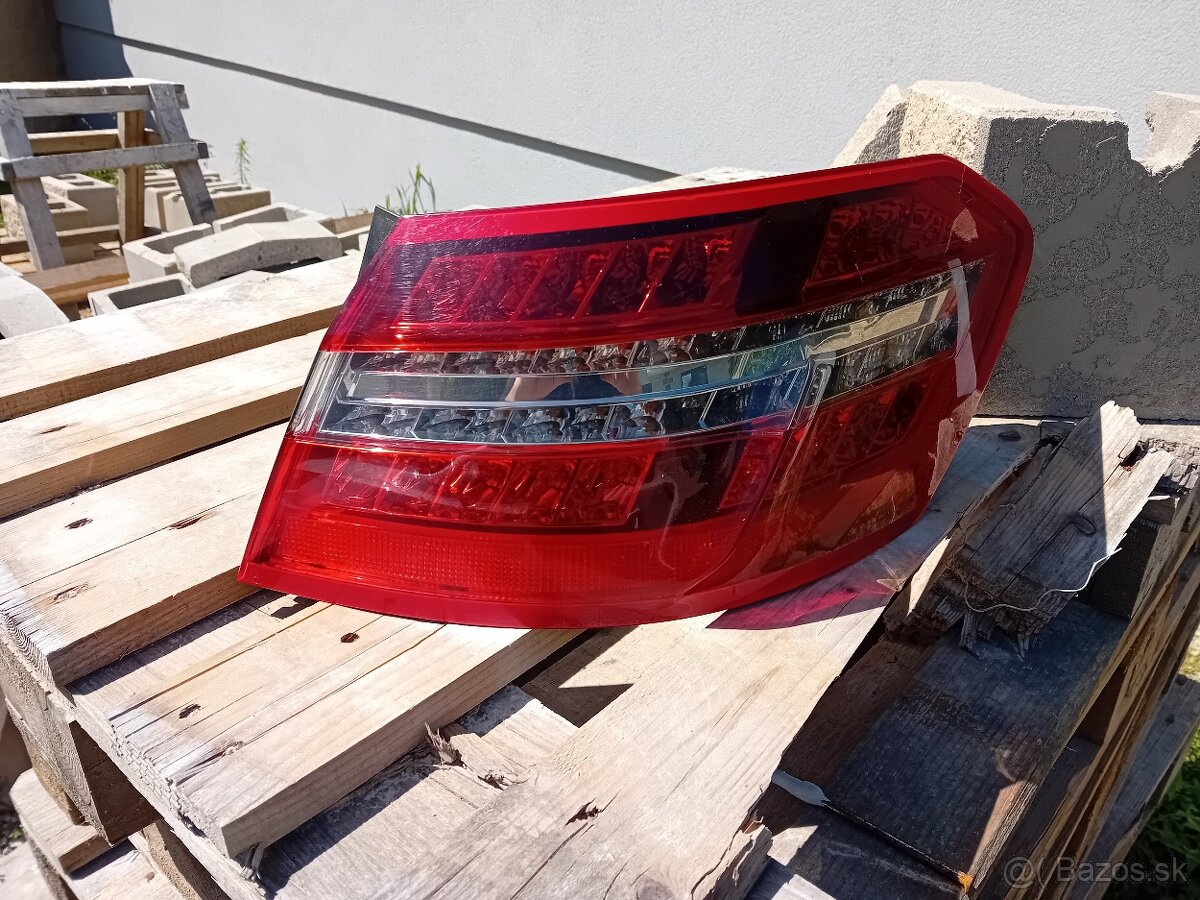 Zadné svetlo mercedes w212