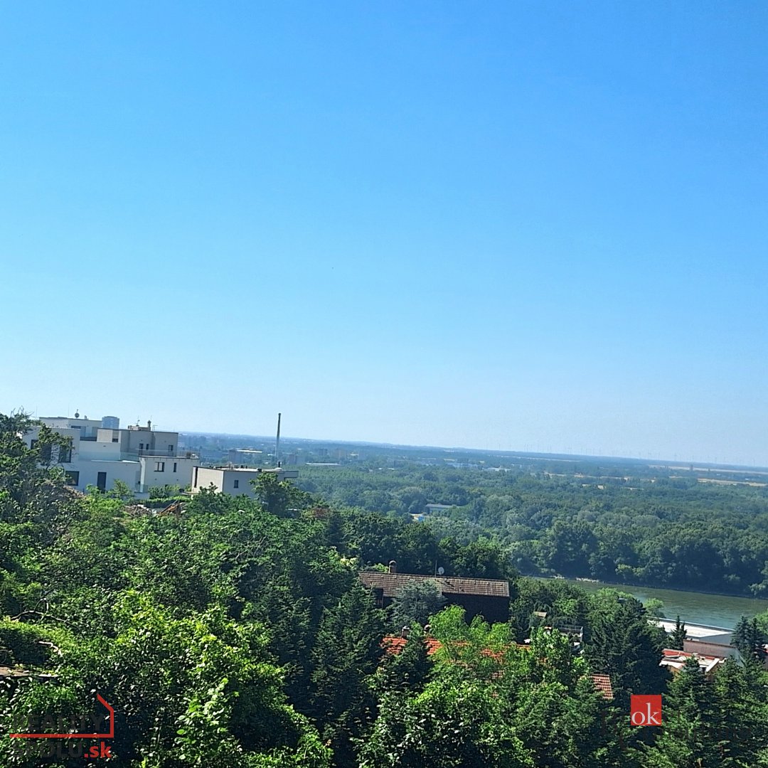 Stavebný pozemok s výhľadom na Dunaj, Karpaty a Rakúsko – Kr