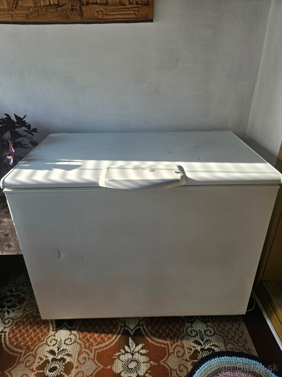 Truhlicovy mrazak Electrolux