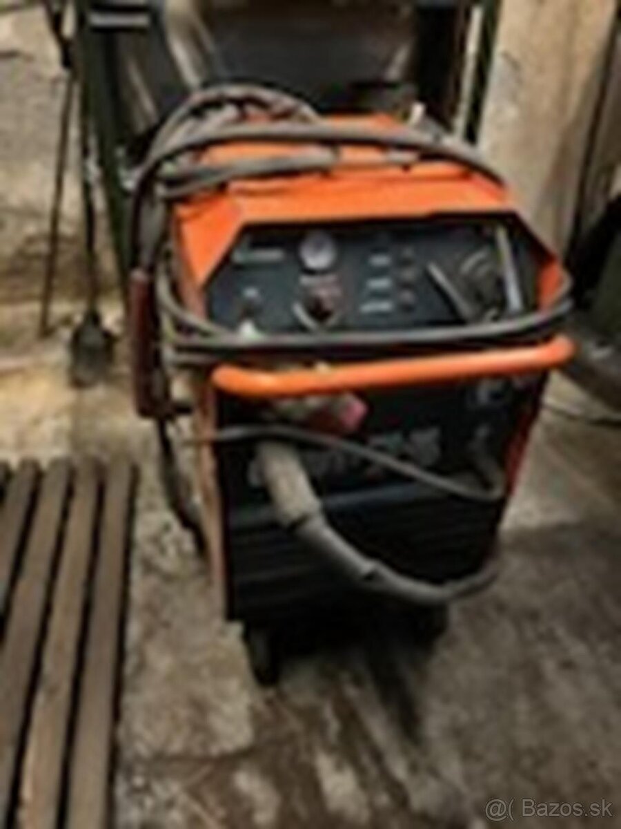 Plazmový řezací stroj FORMICA CUT-7