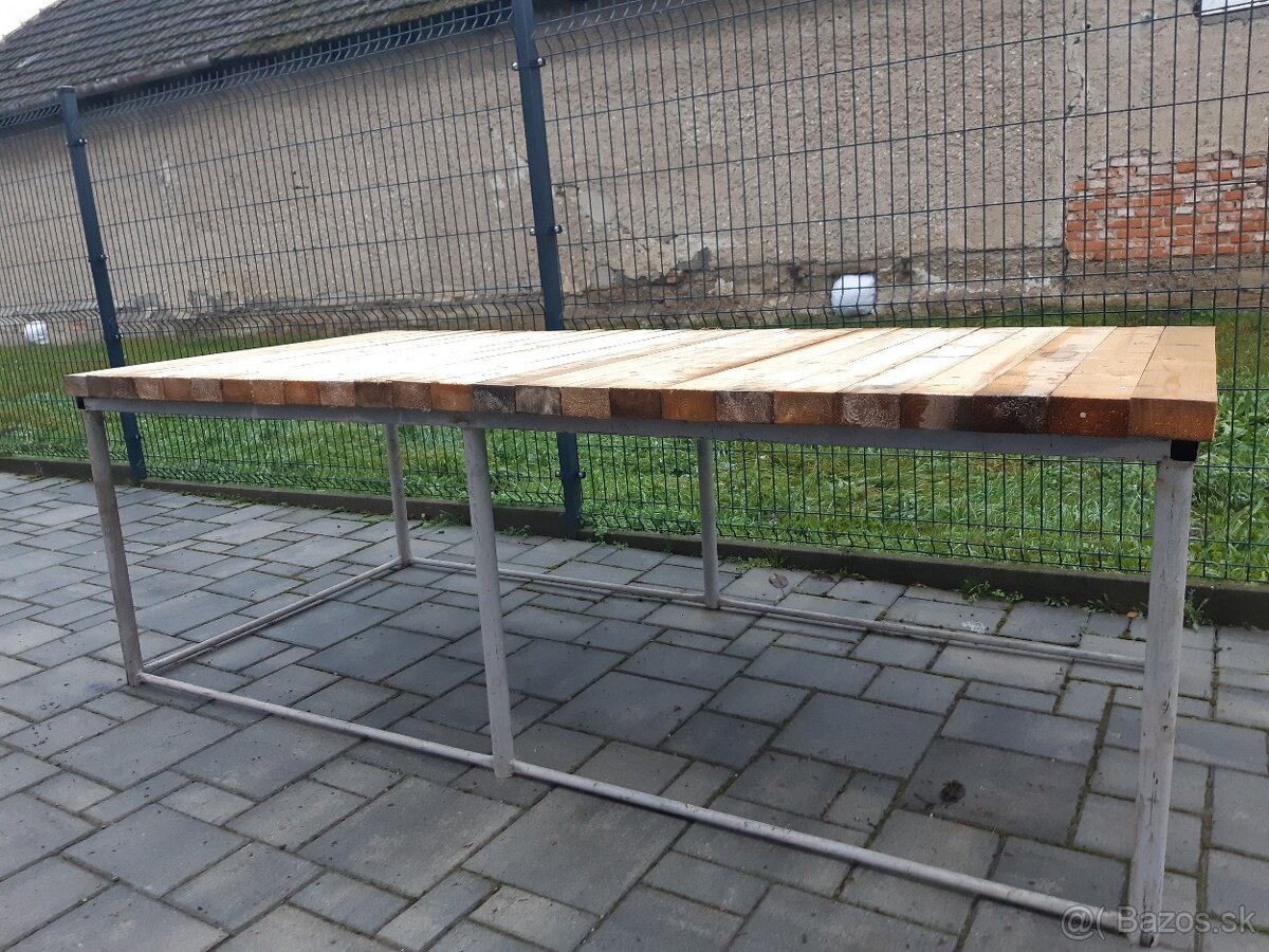 Predam velky pracovny stol 240x110x80cm