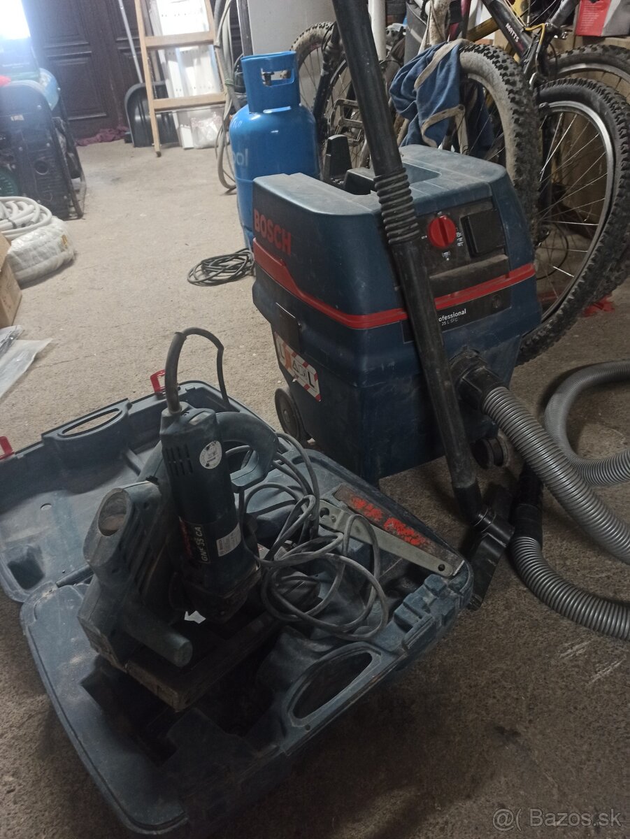 Drazkovacia fréza s vysávačom