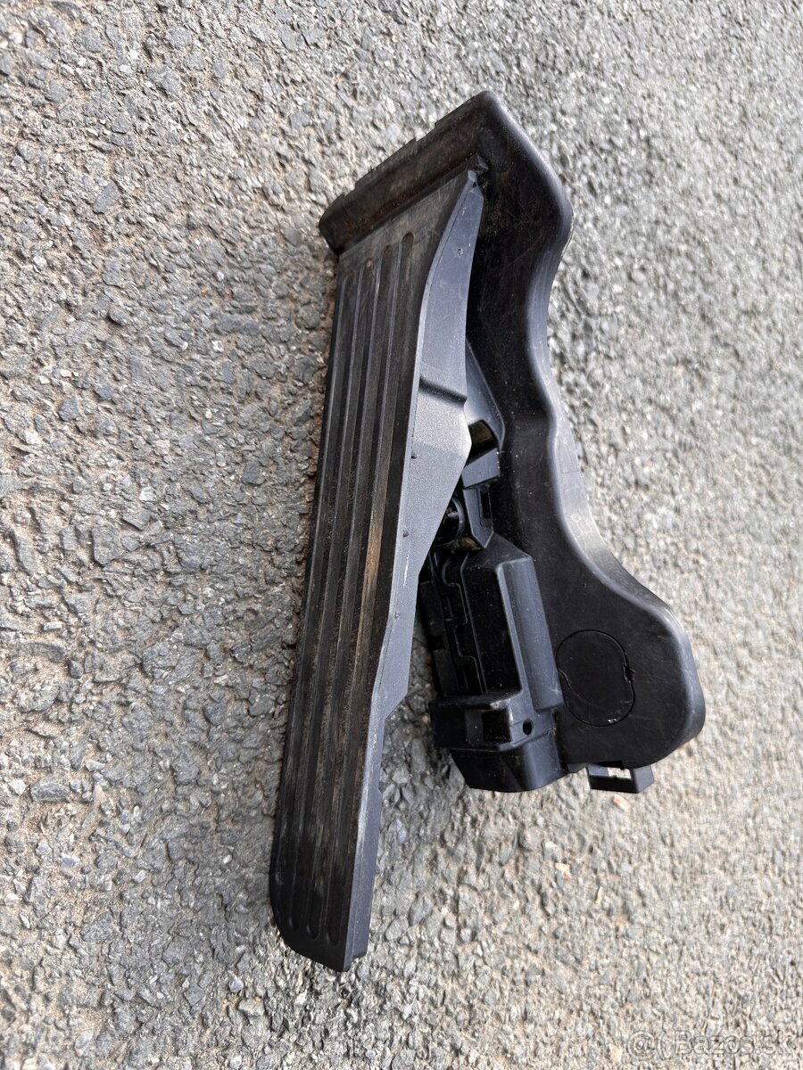 Elektronicky plynovy pedal golf 5 1.9 tdi combi volkswagen