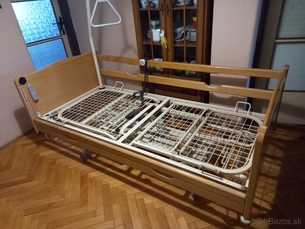 Nemocnična posteľ