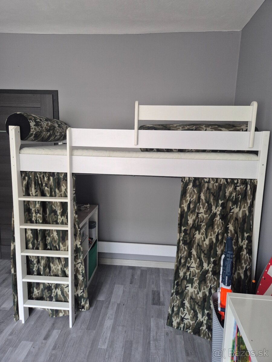 Vyvýšena poschodová posteľ pre malého vojaka 180 x 90