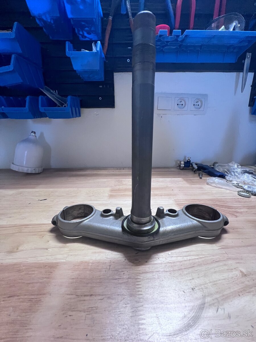Spodný okular na Honda hornet 600 pc41