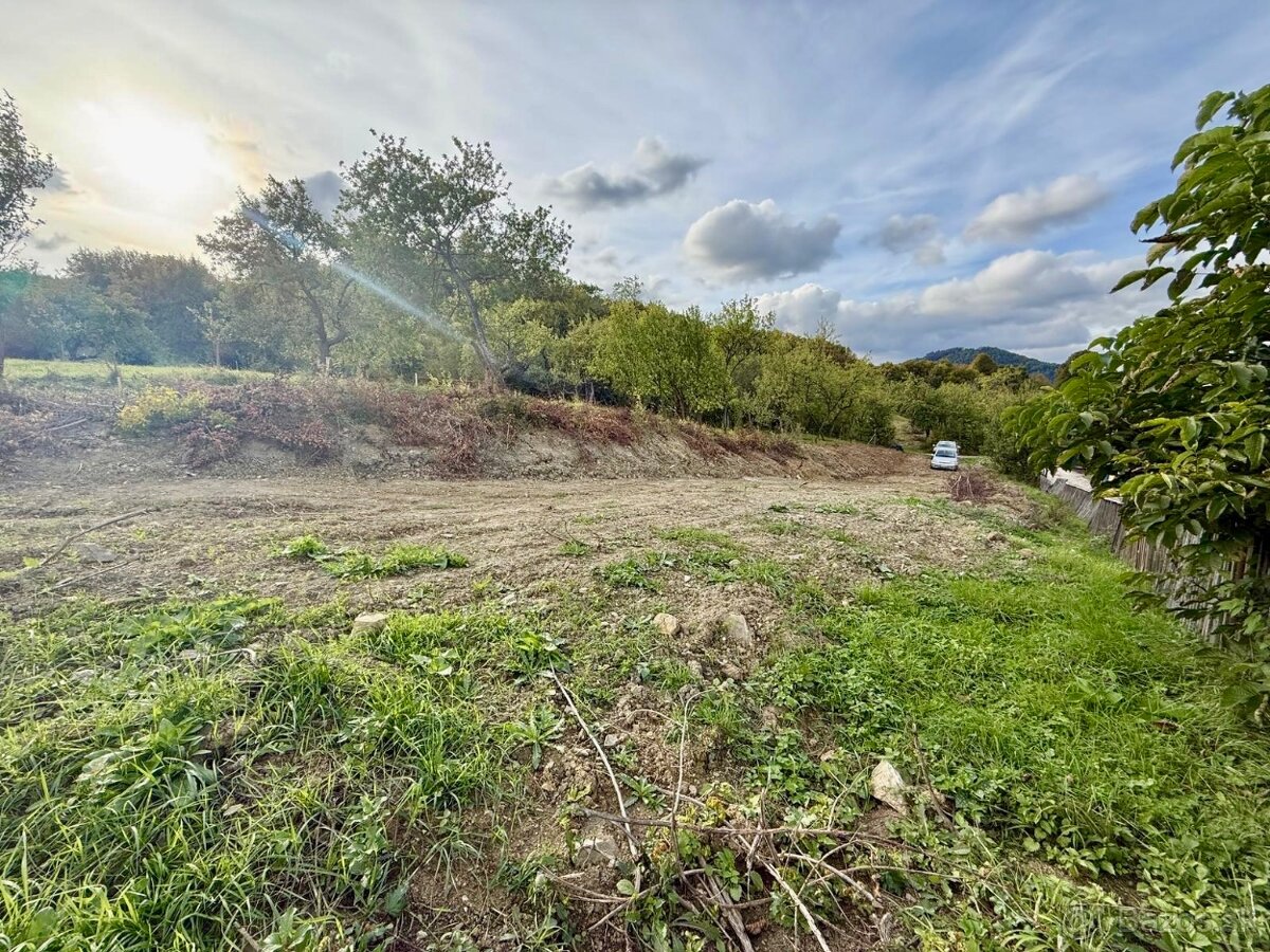 SLNEČNÝ STAVEBNÝ POZEMOK V DOLNEJ MARIKOVEJ -