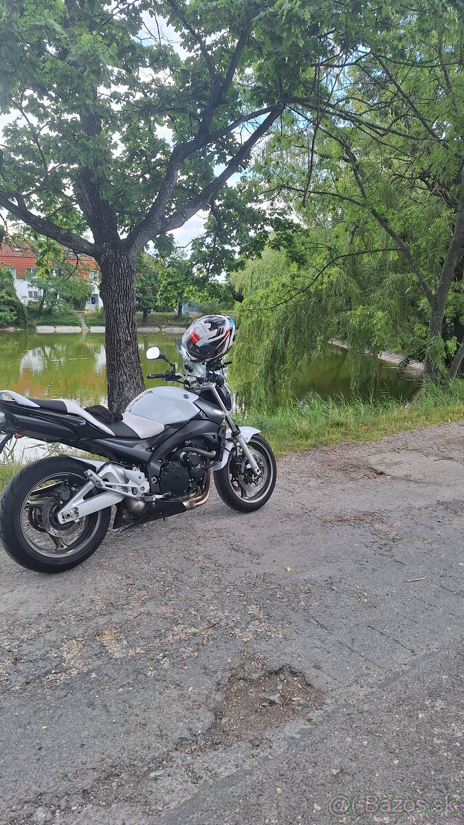 Suzuki gsr 600