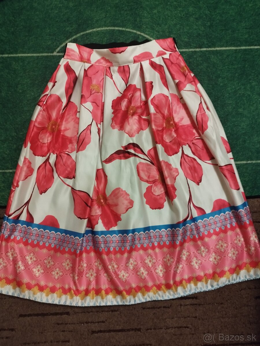 Krásna saténová sukňa s vreckami