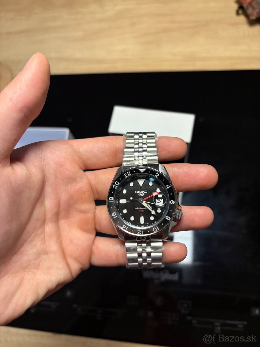 Seiko 5 Sports SSK001K1 GMT ,,Black Grape”