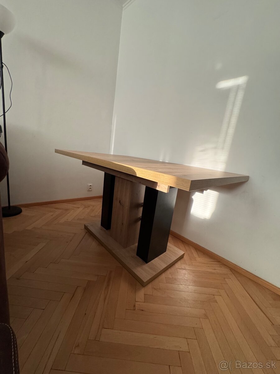 Jedálenský stôl - rozťahovací