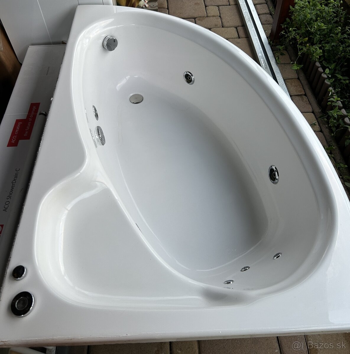 Rohová akrylátová vaňa so zástenou