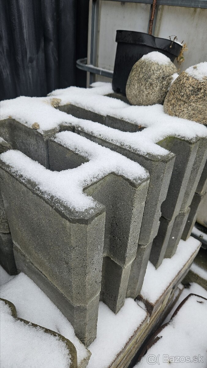 13ks betónových spojovnikov