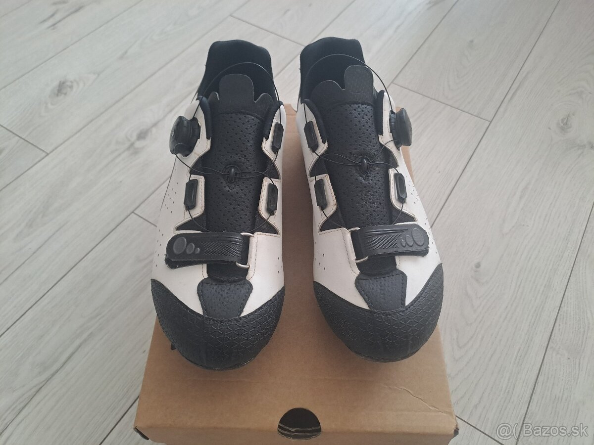 MTB tretry LUCK vel.44