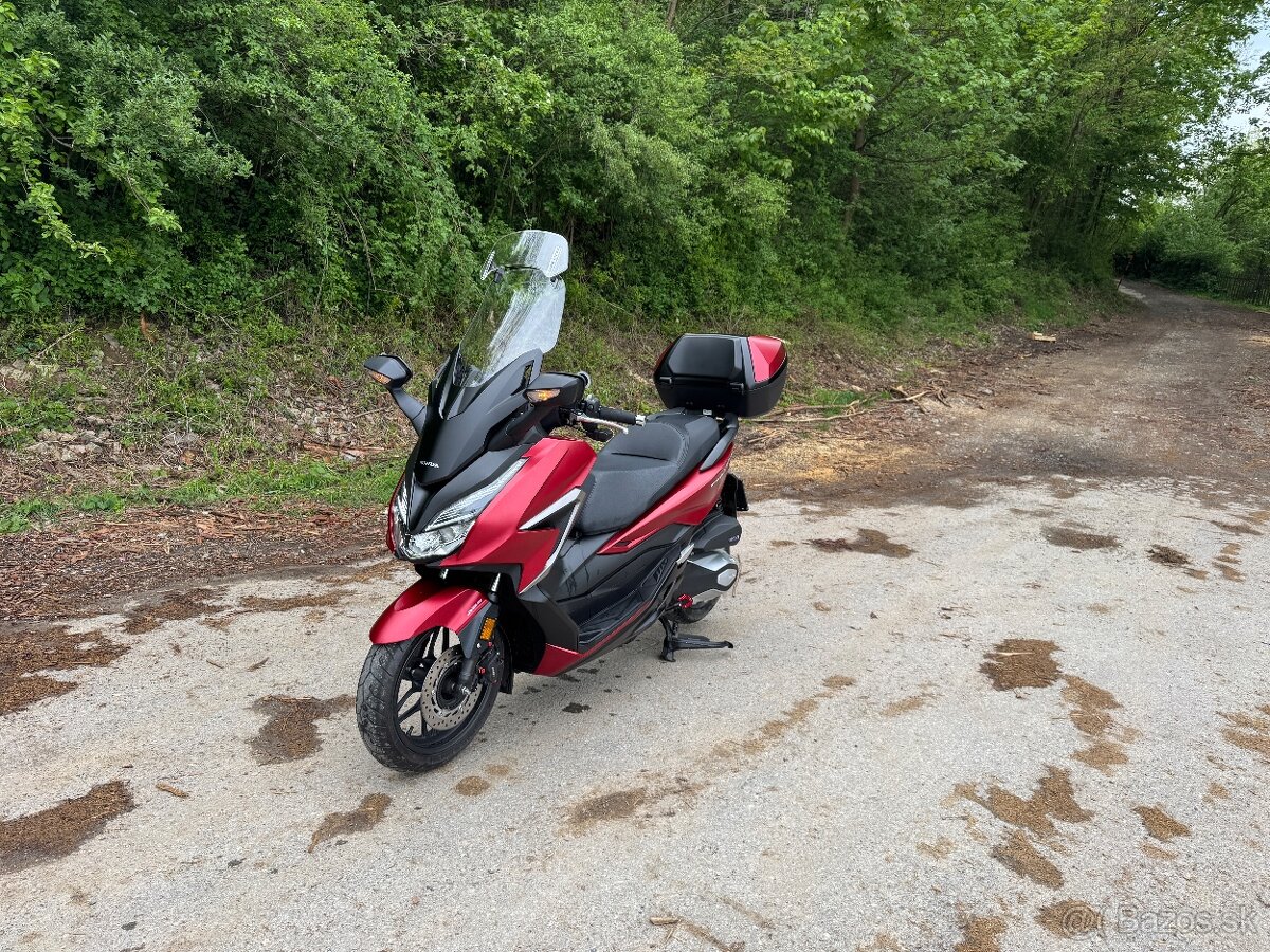Honda Forza 350 - ako nová