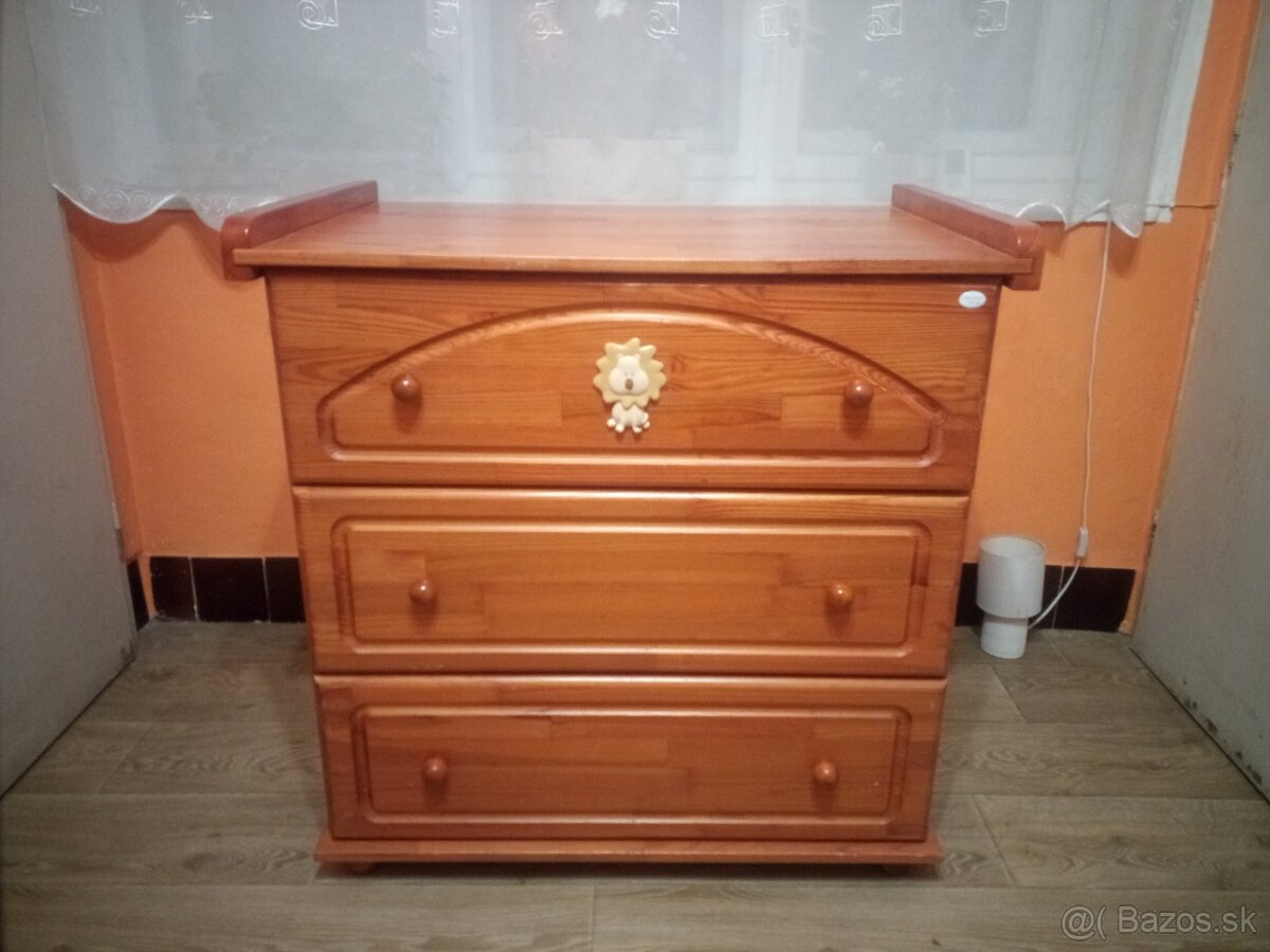 Komoda s prebaľovacím pultom