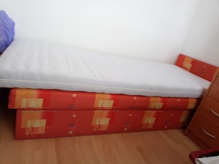 Váľanda s úložným priestorom a matrac