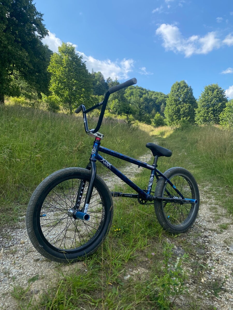 BMW Kink Whip