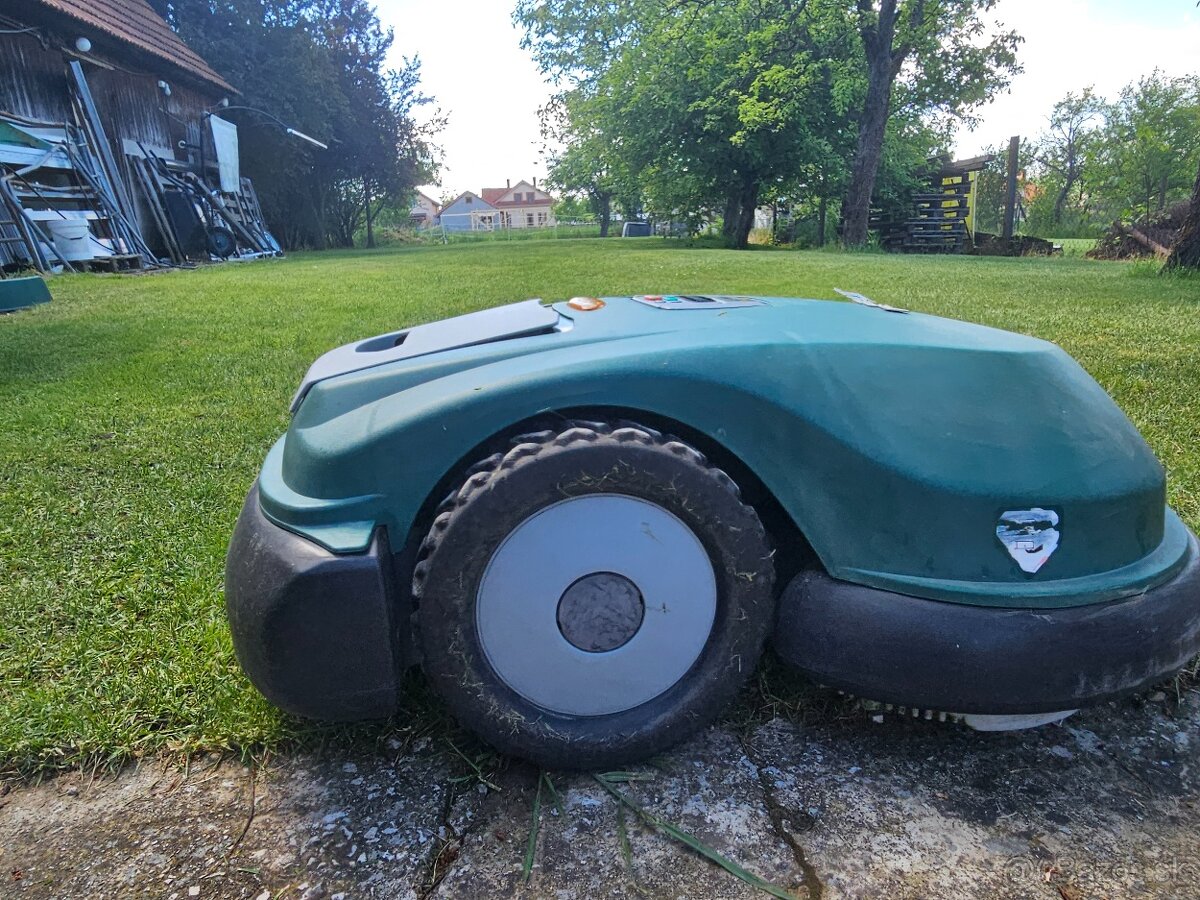 Automaticka kosacka RoboMow RL2000