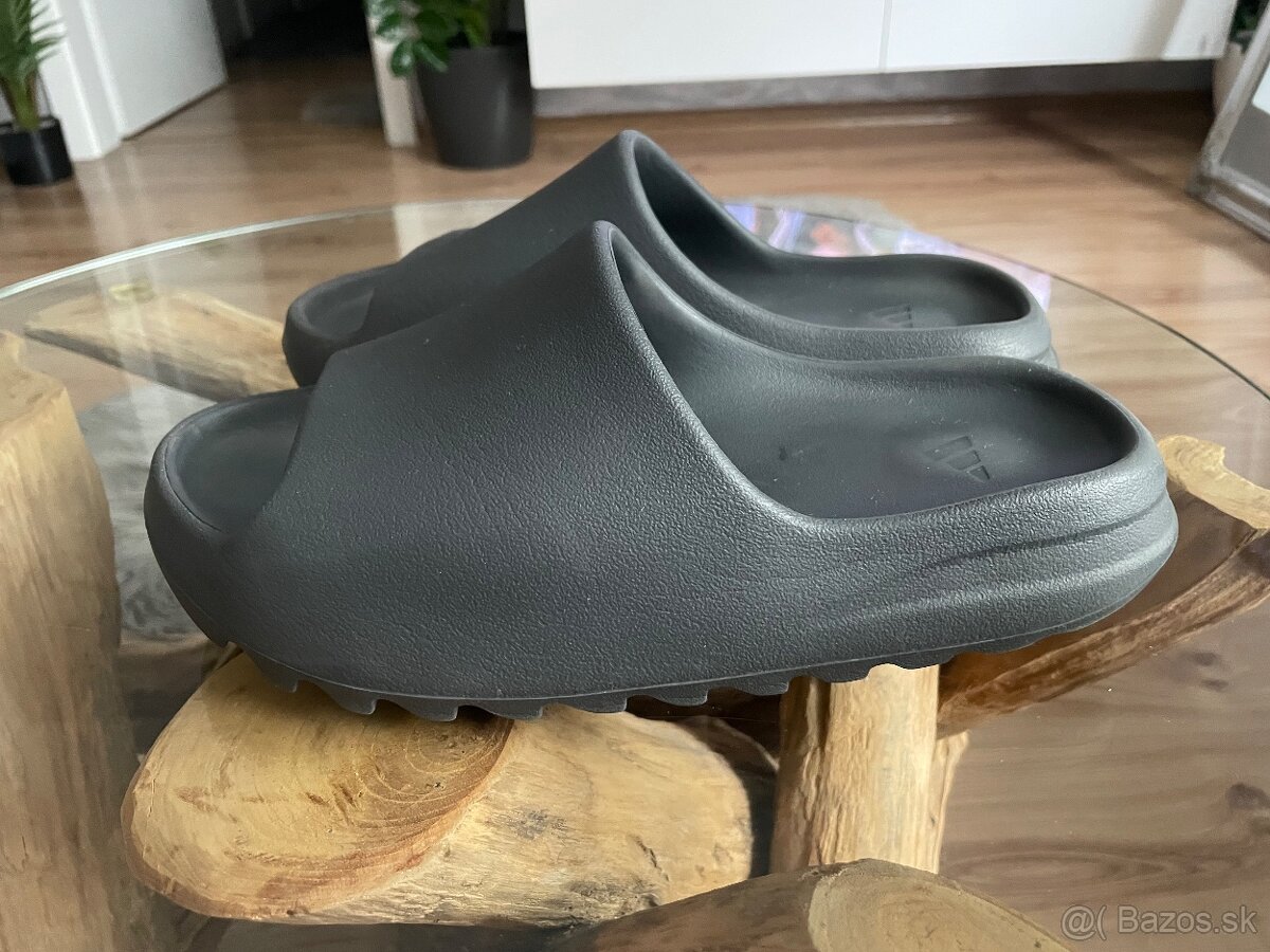 Yeezy slide cierne šľapky 40