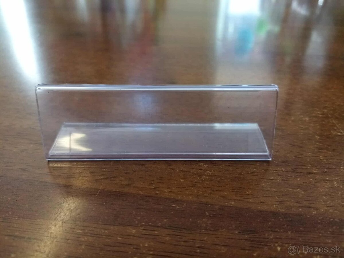 Plastové klipy na cenovky do obchodu