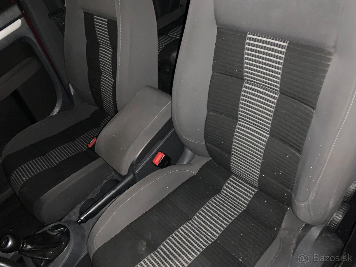 Predam sedacky do VW Touran