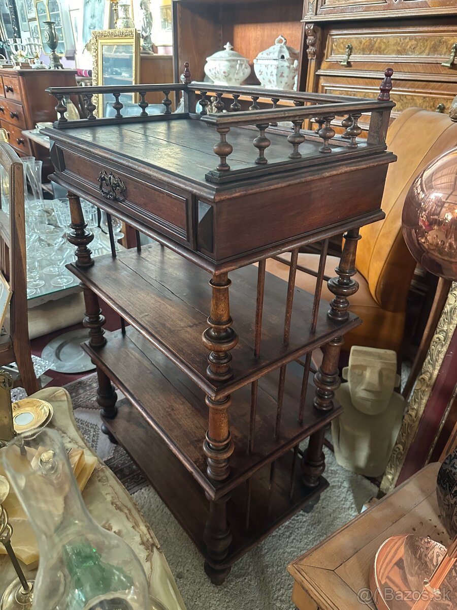 starožitná etažérka