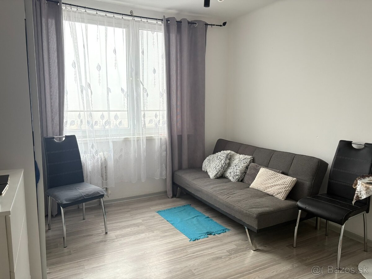 PREDAJ - Garsónka - Šaľa - Partizánska ulica Viac na: https