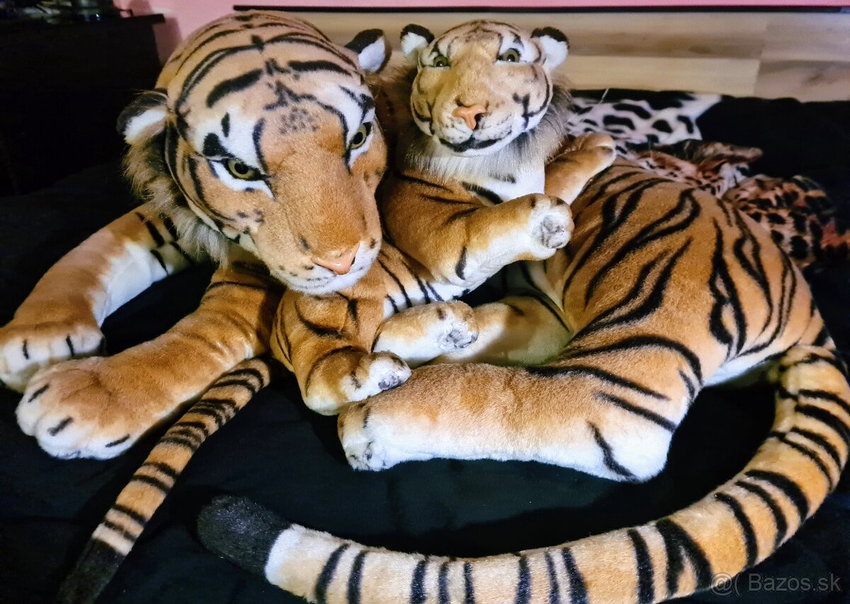 Veľká plyšová tigrica s mládatkom