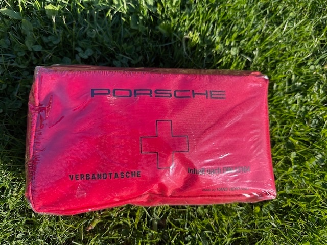 Nová NEOTVORENÁ lekárnička PORSCHE s dát. spotreby 02/2013 -
