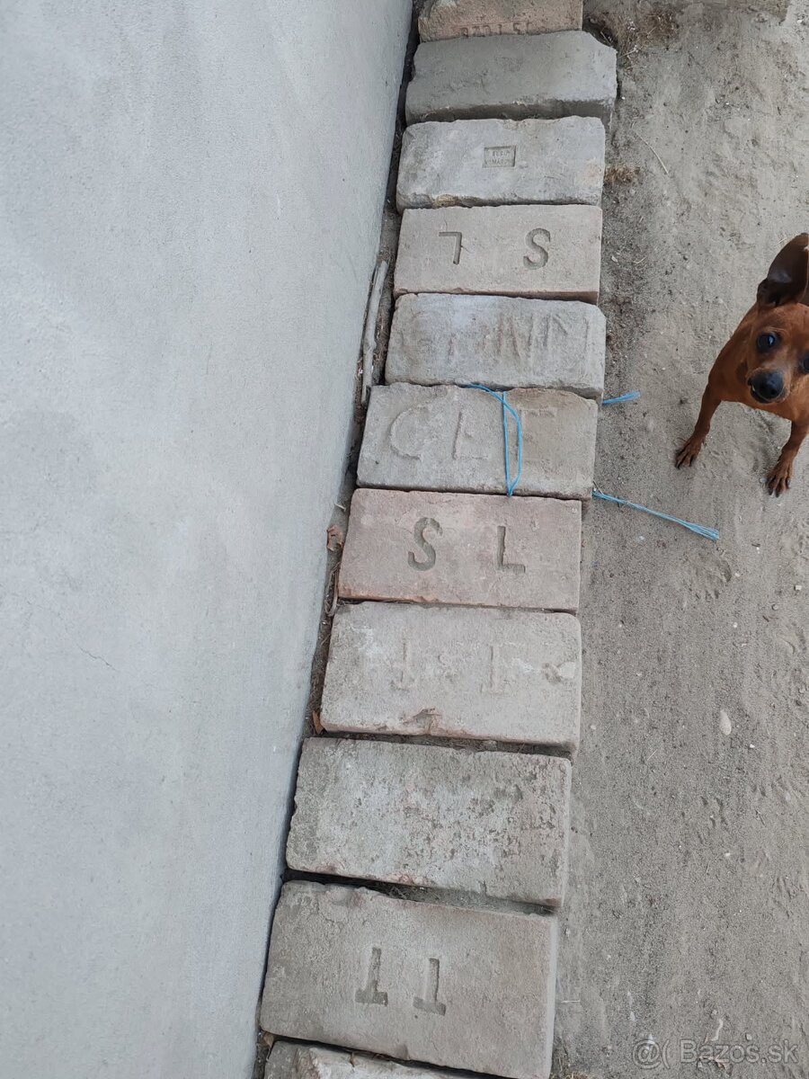 Staré značené tehly