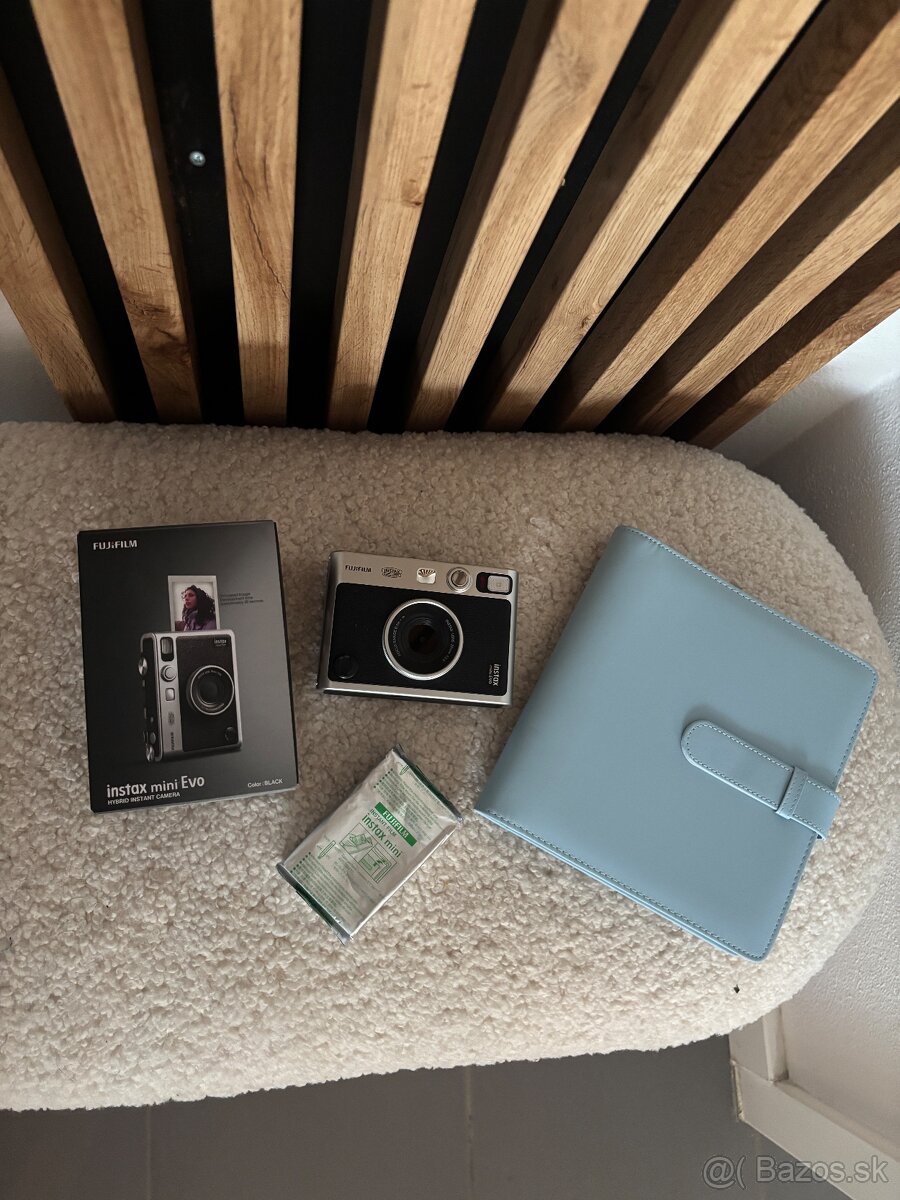 Predám Instax mini Evo