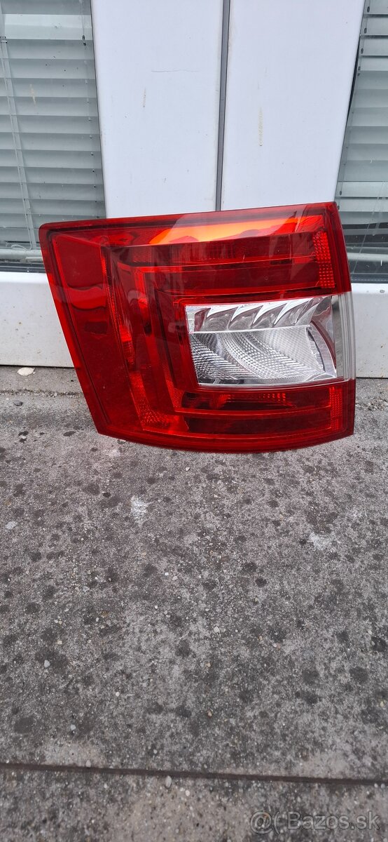 Zadné svetlo škoda octavia 3 combi