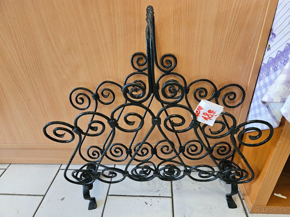 Masívny kovový stojan na drevo, alebo aj časopisy cena 18€