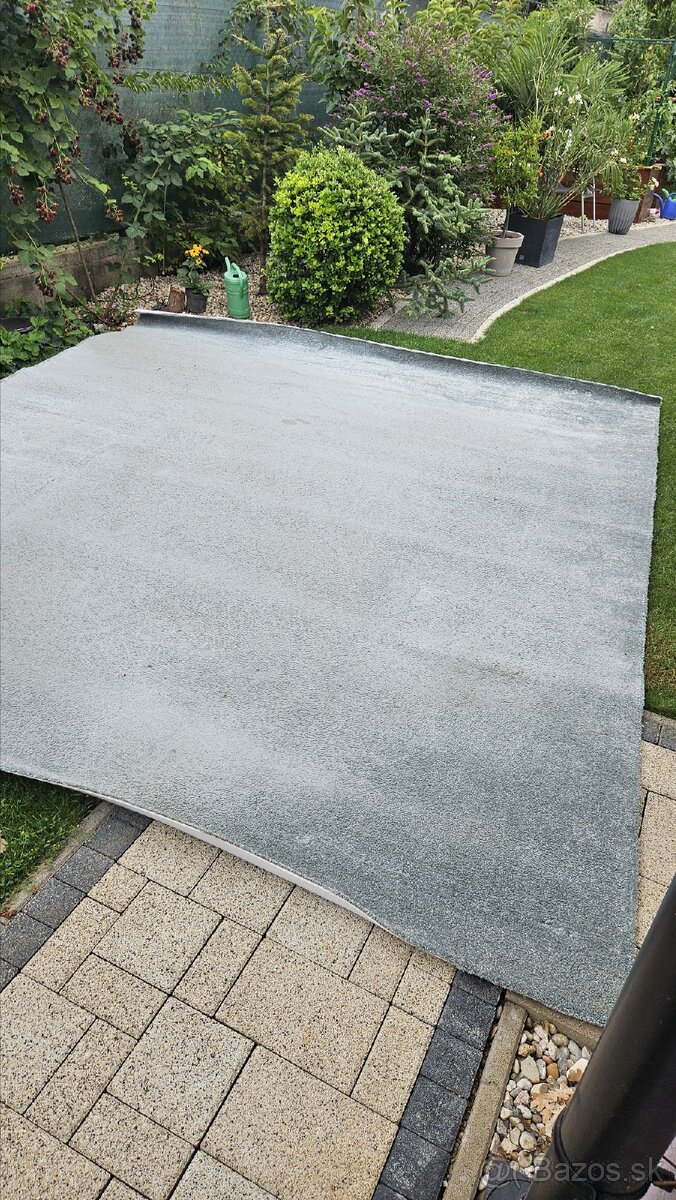 koberec 3,33m x 3,83m
