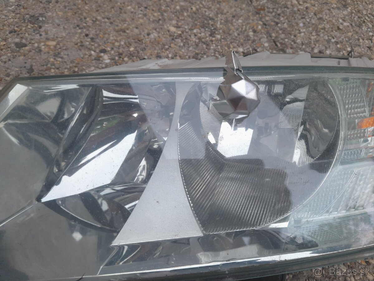 Škoda octavia 2 ľavé svetlo.