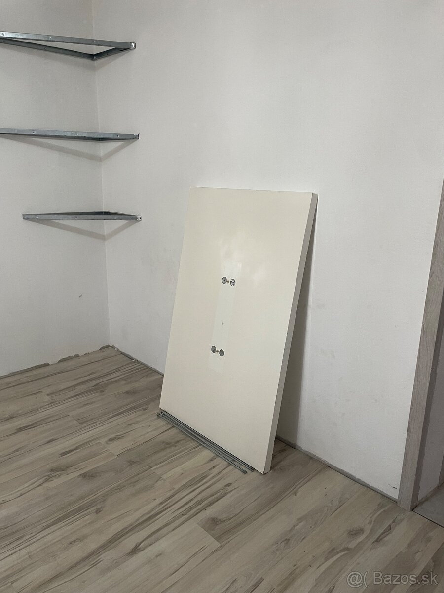 Jedálenský stôl a stoličky