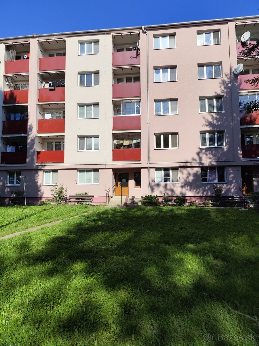 Predám v centre Topolčian 3 izbový byt - Výrazná zľava