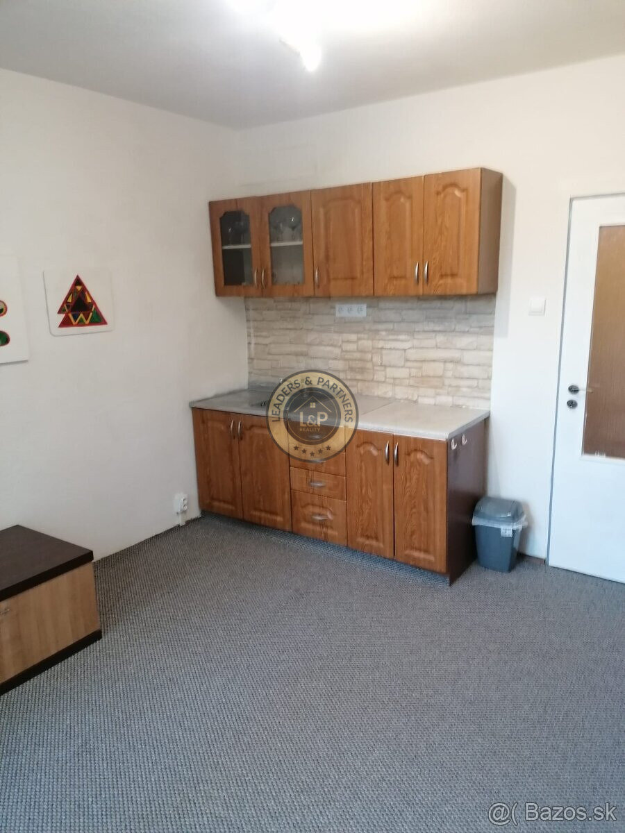 Prenájom zaujímavej garsónky na Chrenovej