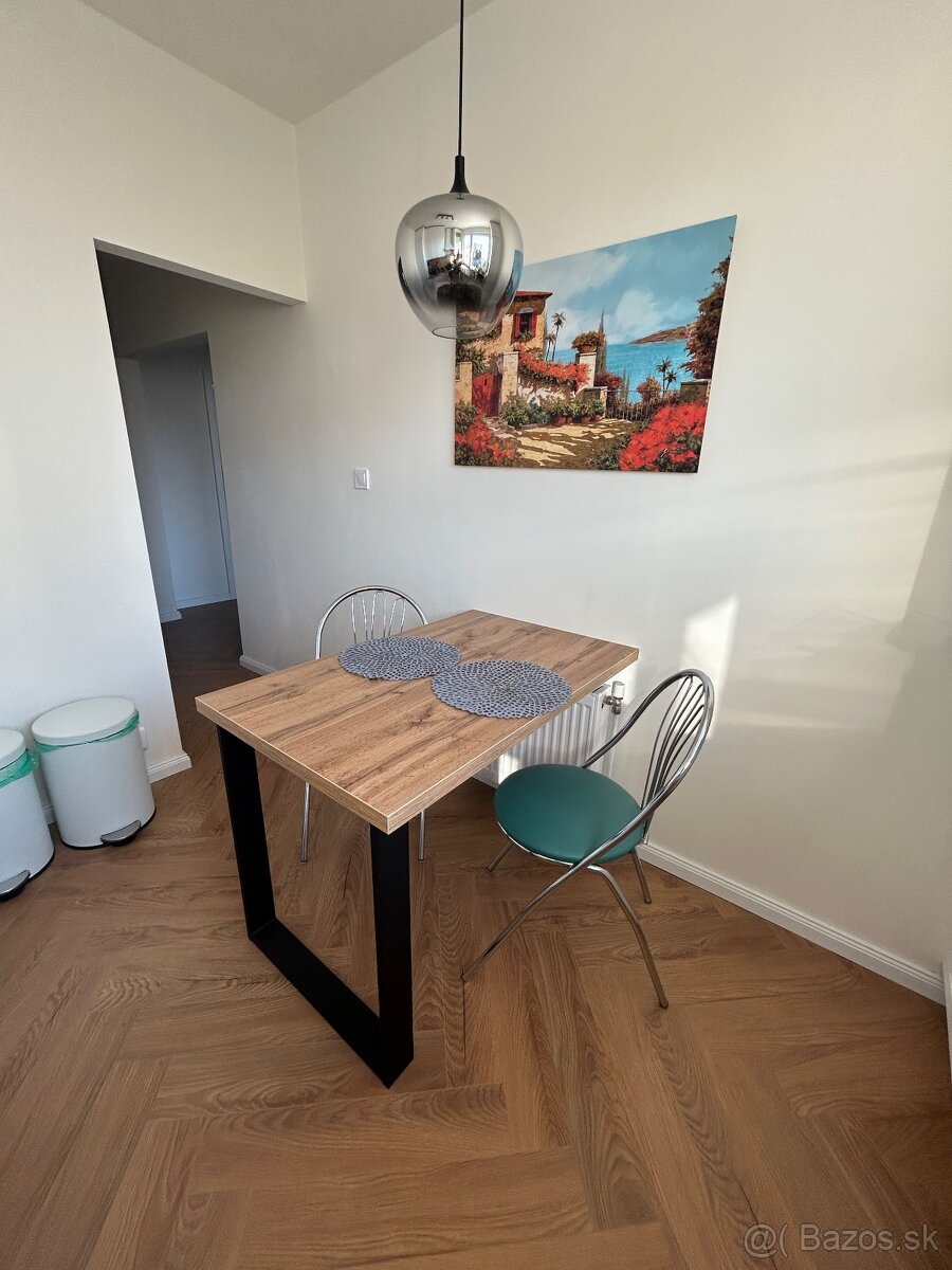 2ks jedálenská stolička