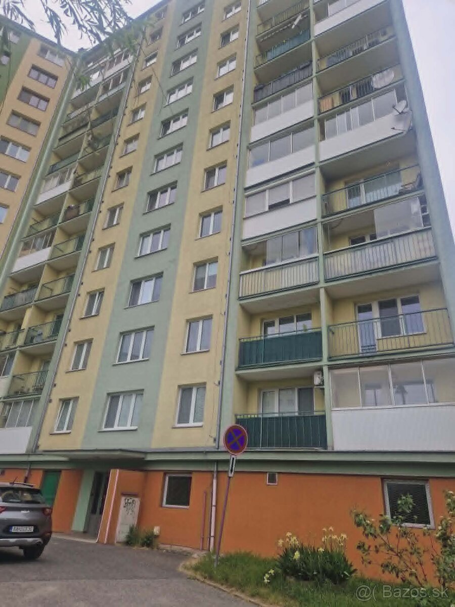 Priestranný 3i byt s loggiou  Košice-Juh