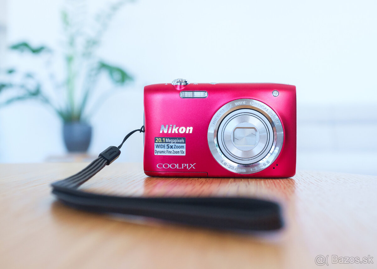 Nikon Coolpix S2900 červený