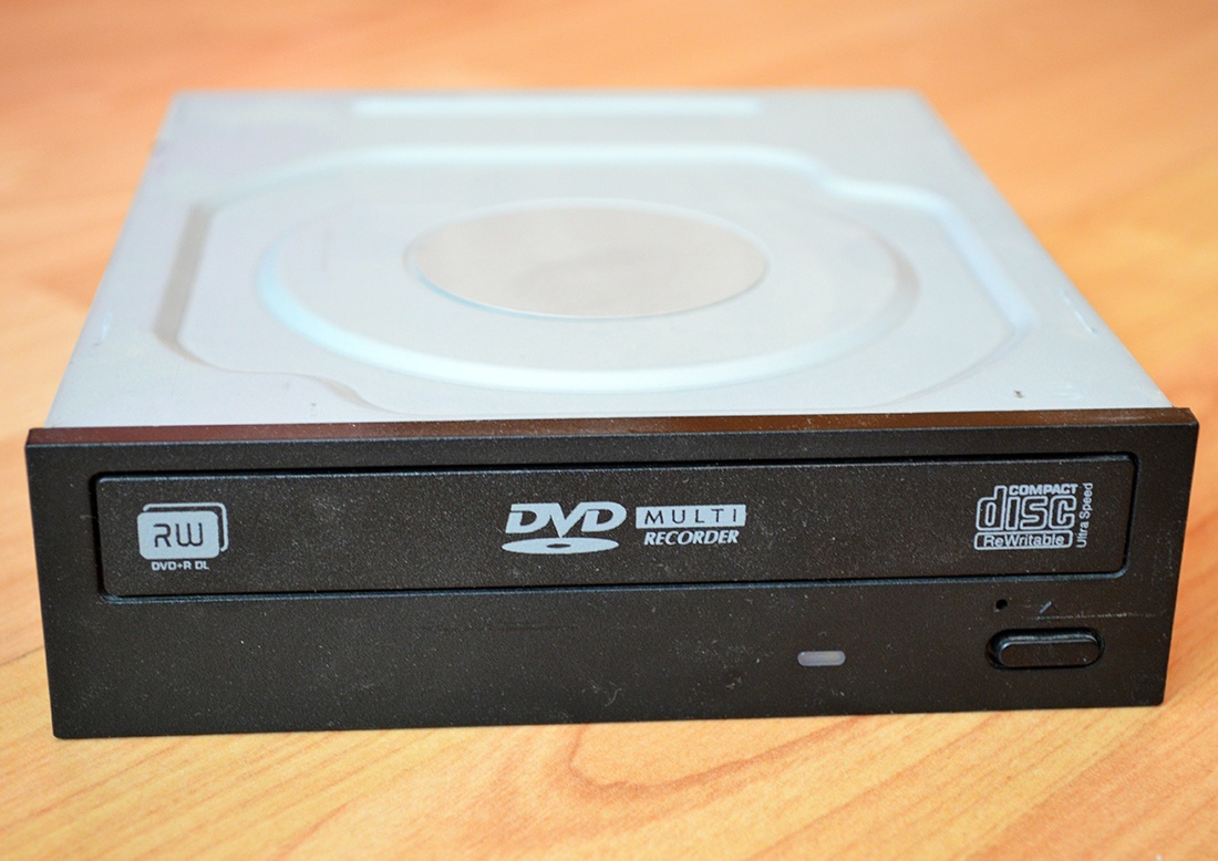 DVD mechaniky Philips SATA a Sony IDE