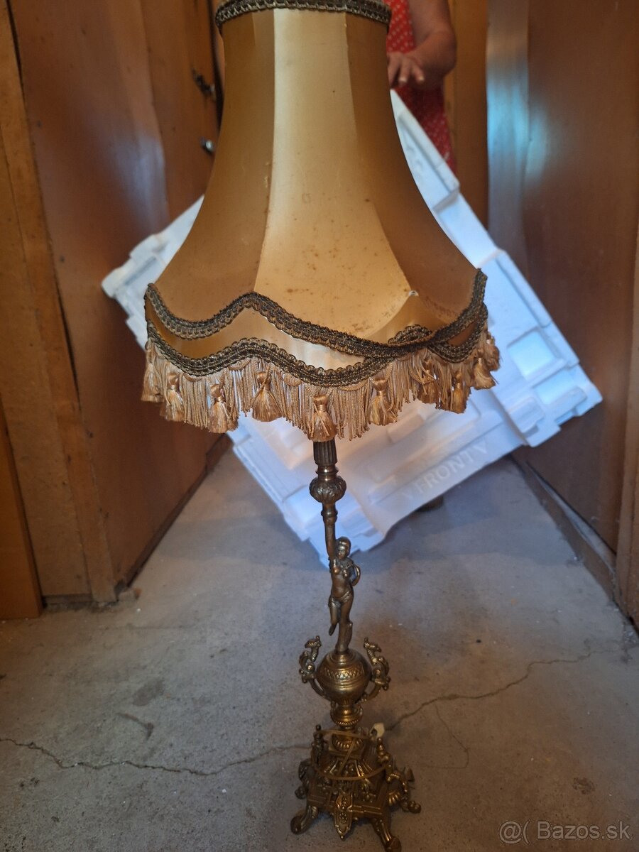 Starozitna lampa