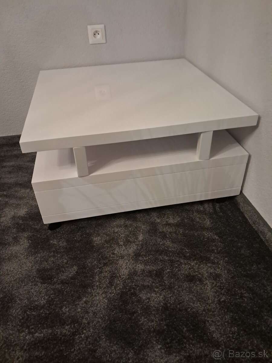 Biely konferenčný stolik